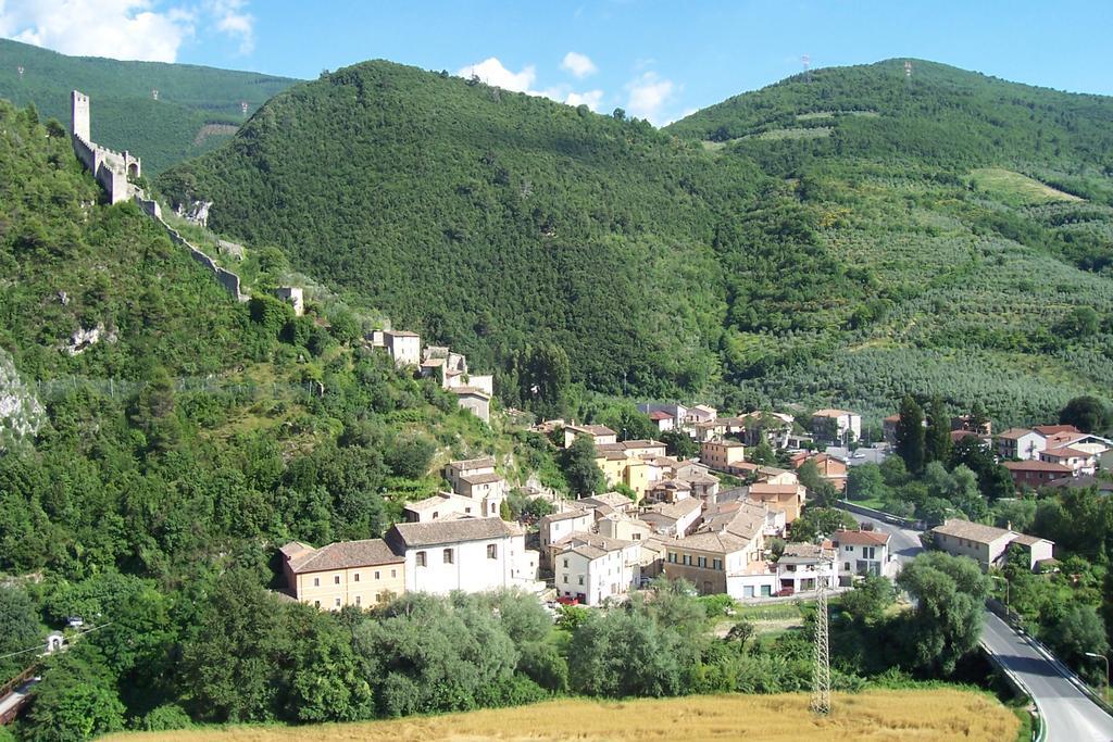 Casale Le Due Querce Guest House Ferentillo Bagian luar foto